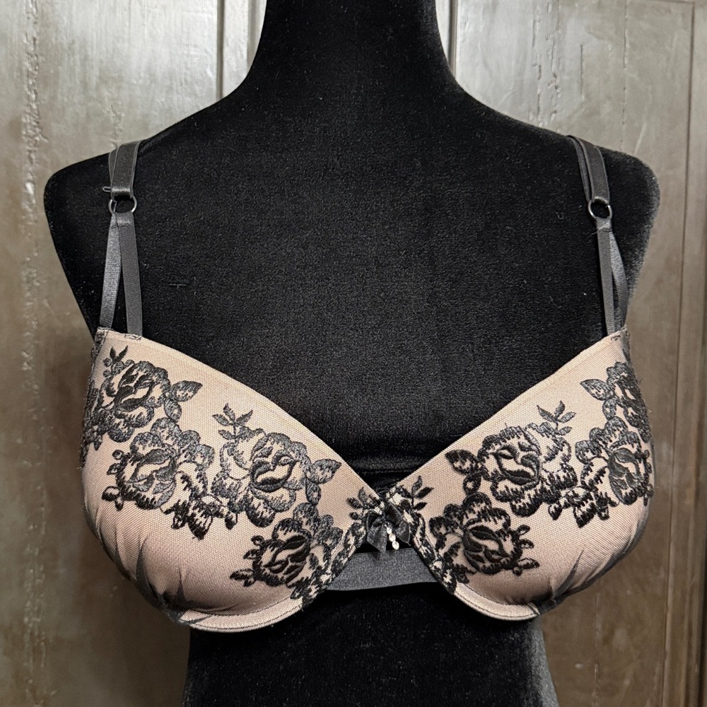 Smart & Sexy Black lace & Rhinestone Bra - Size 38D